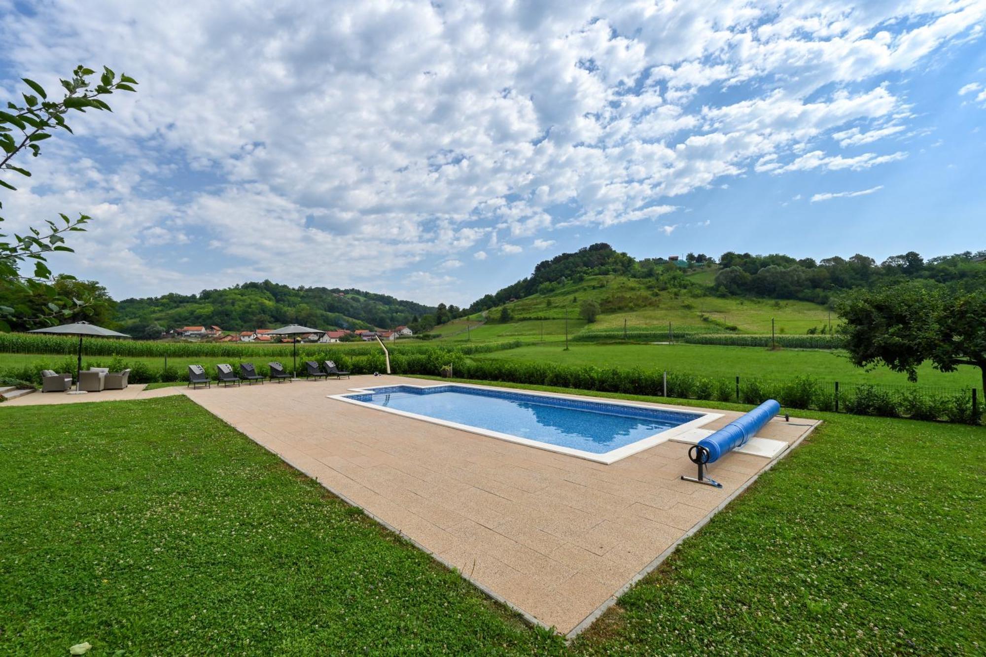 Ruralna Kuca 'Villa Zagorka' Za Odmor Sa Bazenom I Bocalistem Donja Pacetina Exteriör bild