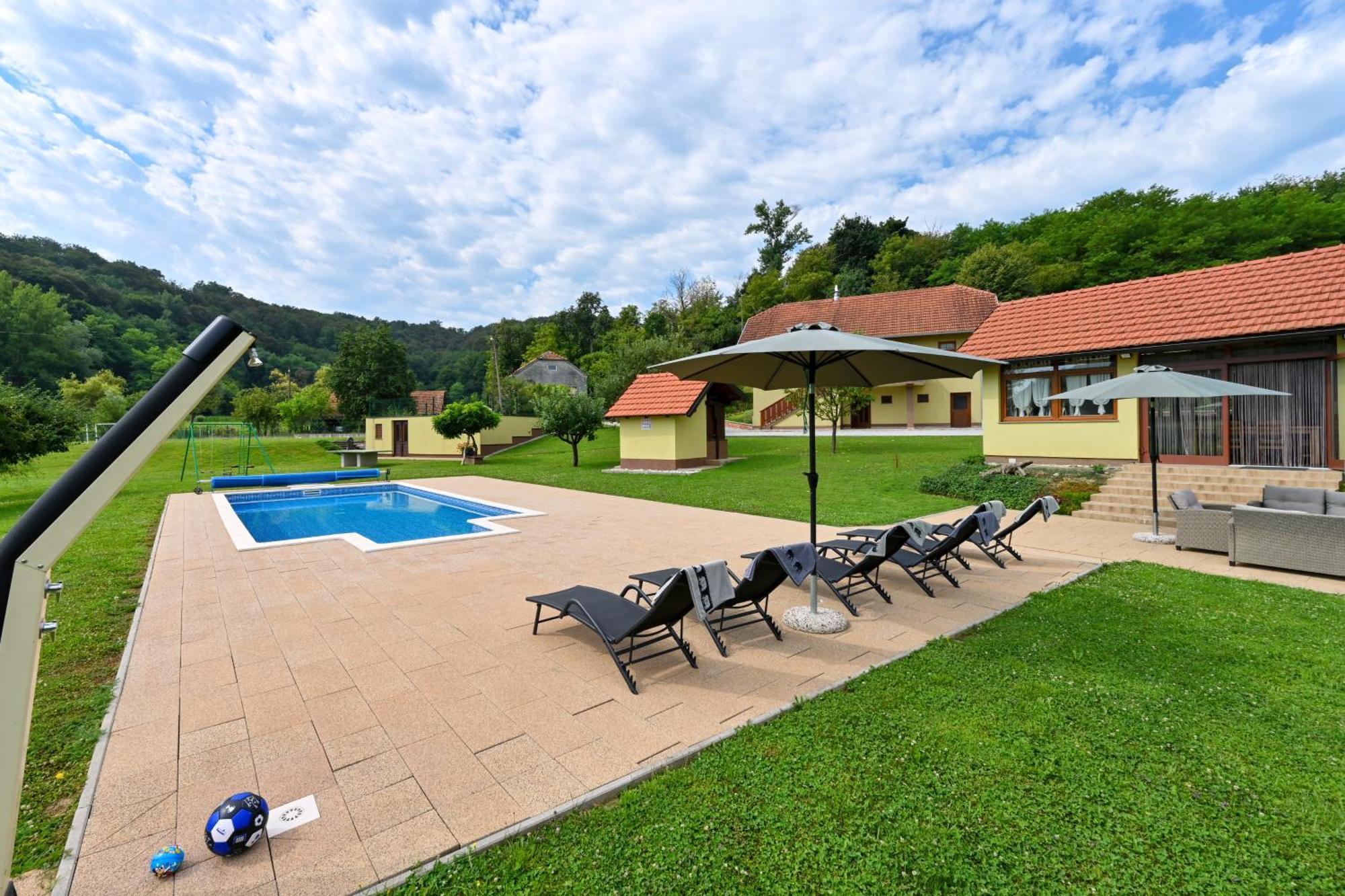 Ruralna Kuca 'Villa Zagorka' Za Odmor Sa Bazenom I Bocalistem Donja Pacetina Exteriör bild